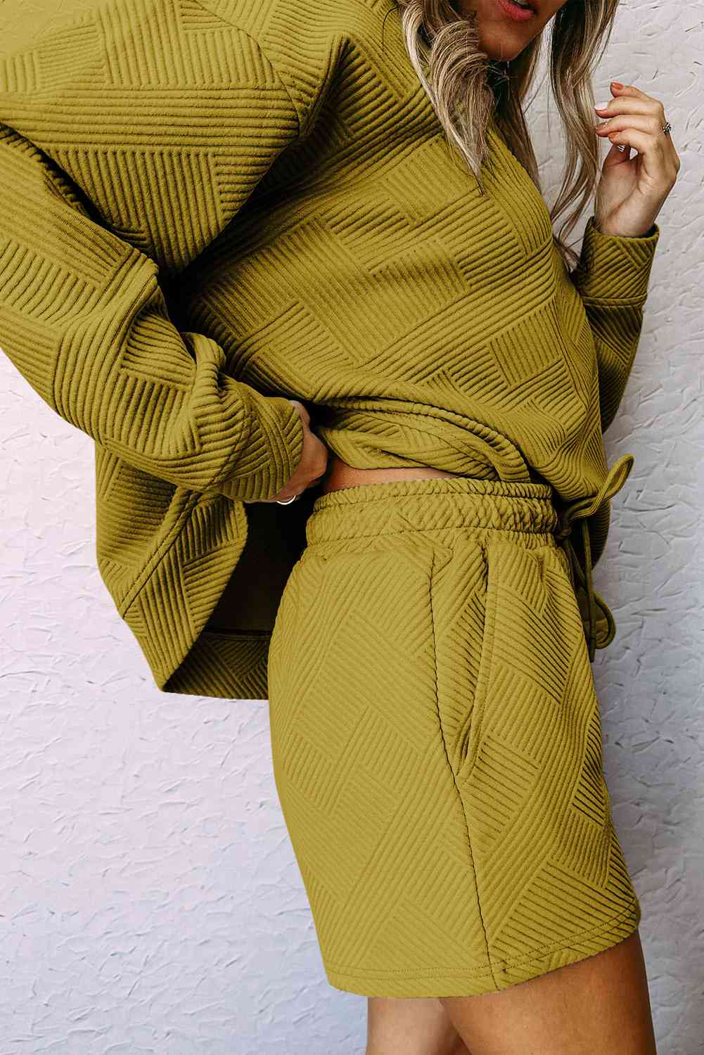 Ribbed Drop Shoulder Sweatshirt and Shorts Set | Casual Set With Pocketed Shorts