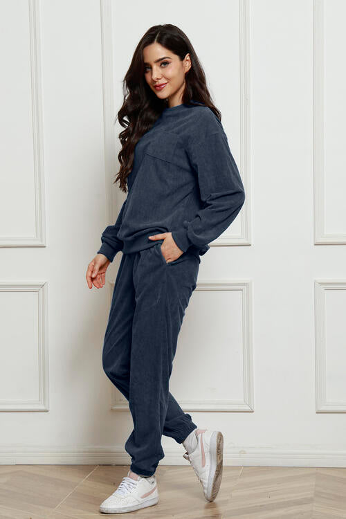 Round Neck Sweatshirt and Sweatpants Set | Polyester Set With Pocketed Pants