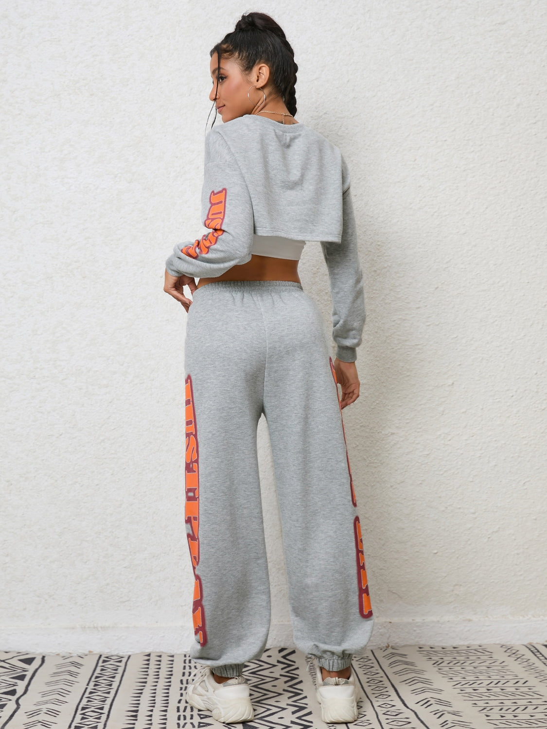 Cropped Sweatshirt and Sweatpants Set | Sporty Polyester Set With Cuffed Sleeves