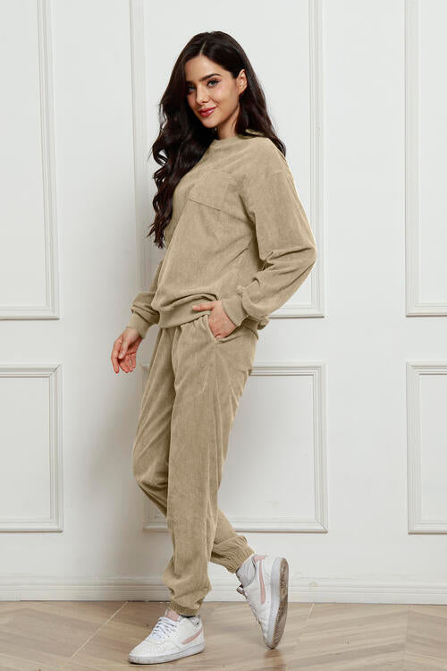 Round Neck Sweatshirt and Sweatpants Set | Polyester Set With Pocketed Pants