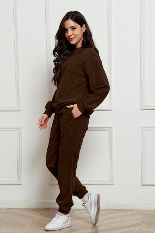 Round Neck Sweatshirt and Sweatpants Set | Polyester Set With Pocketed Pants