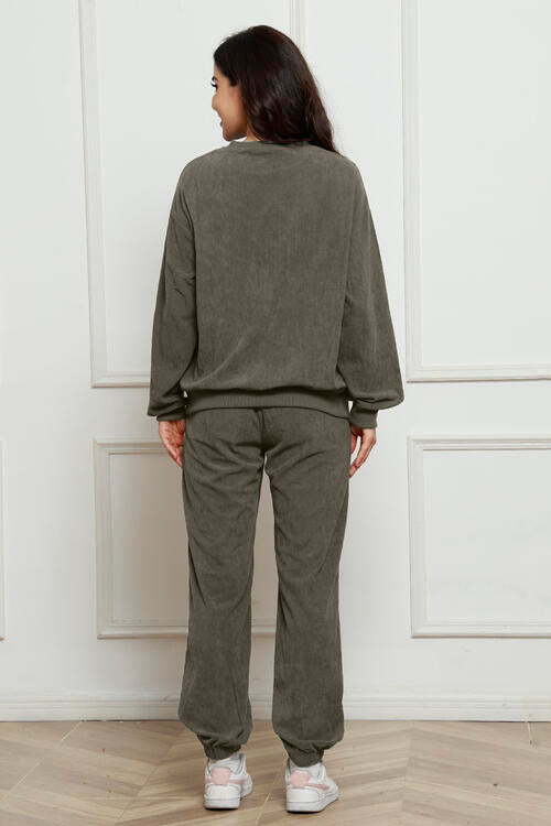 Round Neck Sweatshirt and Sweatpants Set | Polyester Set With Pocketed Pants